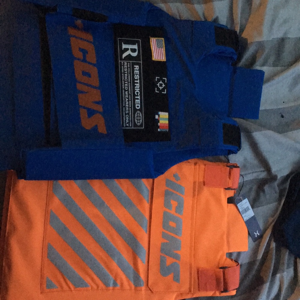 Icons Vest - Picture 3 of 3